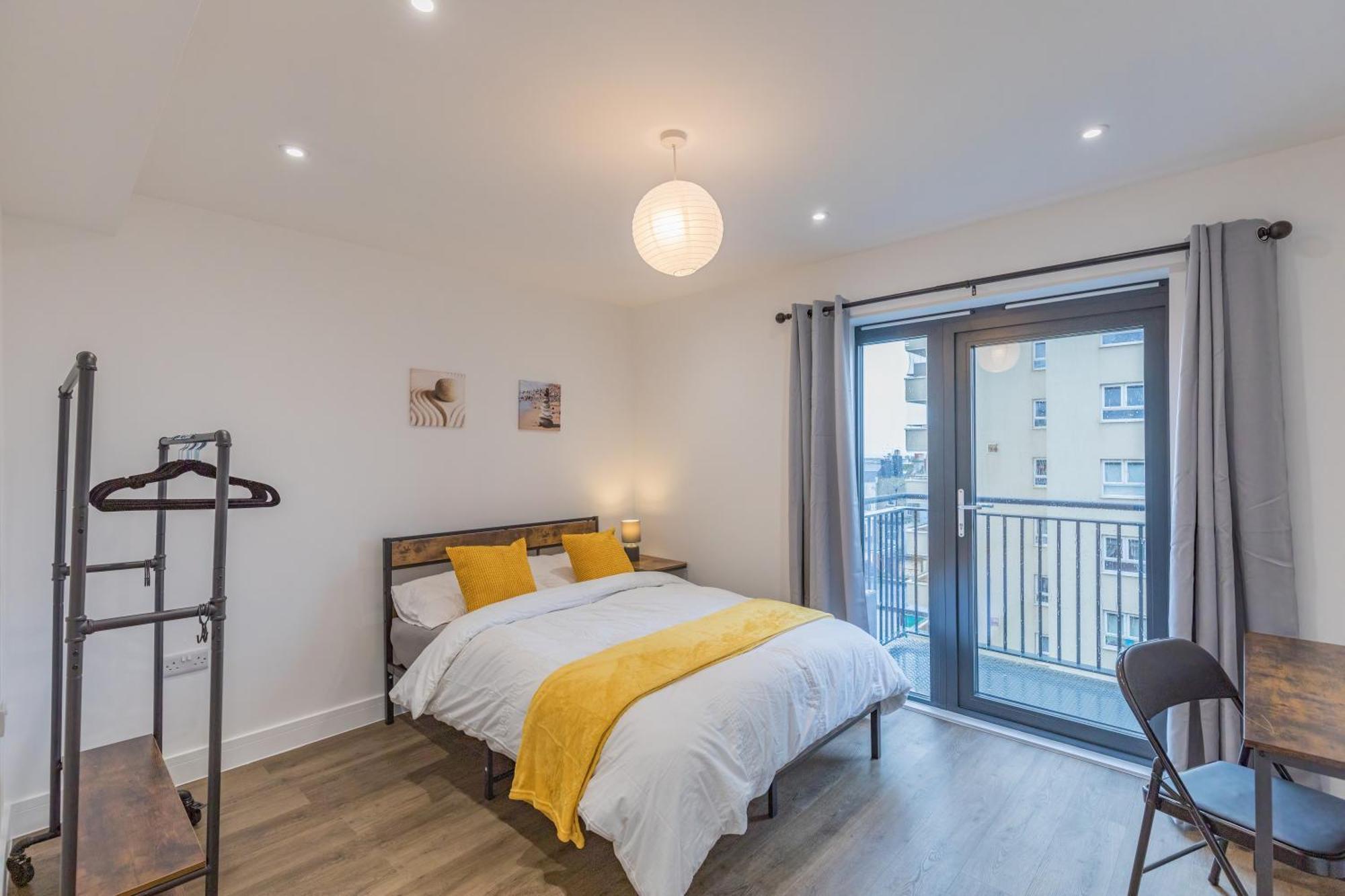 Central 2 Bed 2 Bath Apartment Near Brighton College, Beach, Hospital - Long Stay Offers Eksteriør billede