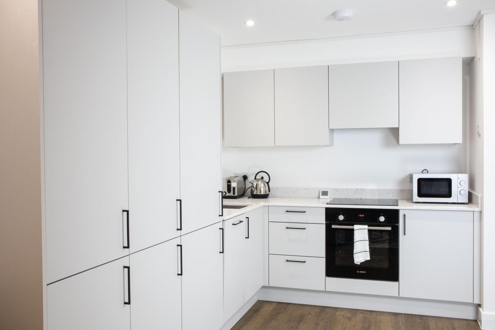 Central 2 Bed 2 Bath Apartment Near Brighton College, Beach, Hospital - Long Stay Offers Eksteriør billede