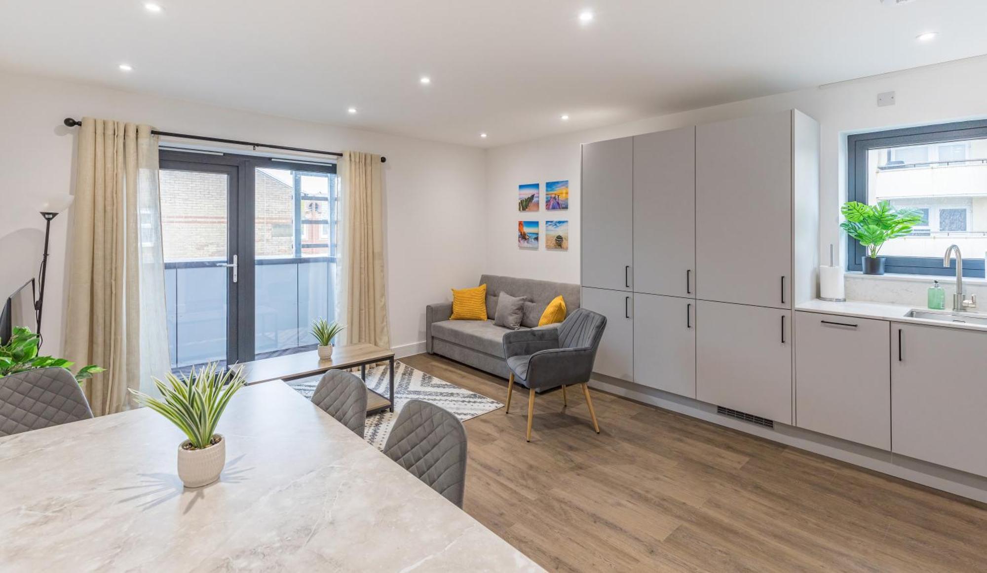 Central 2 Bed 2 Bath Apartment Near Brighton College, Beach, Hospital - Long Stay Offers Eksteriør billede