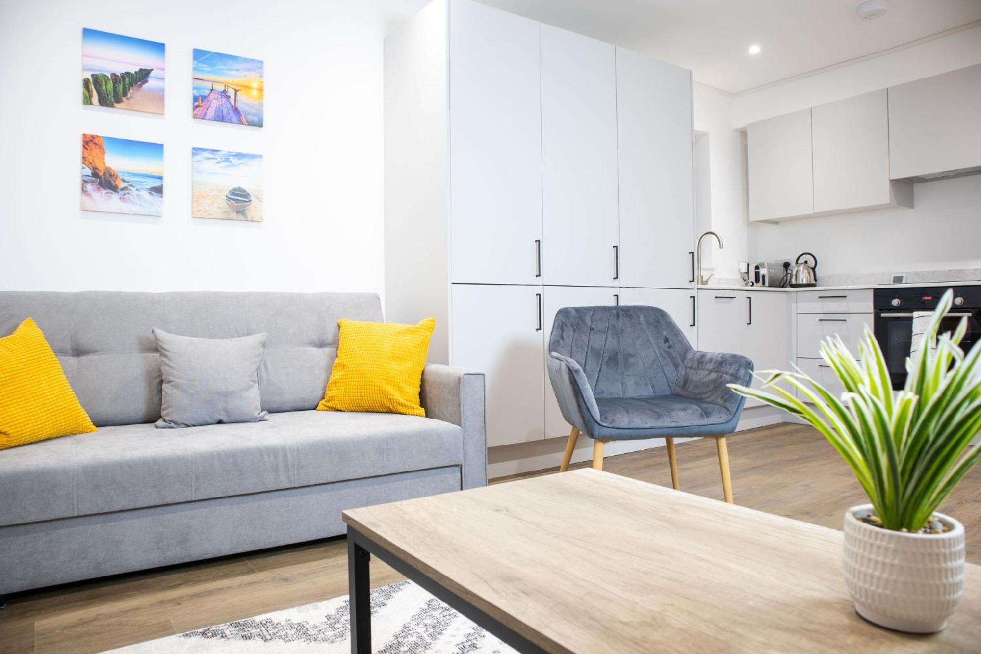 Central 2 Bed 2 Bath Apartment Near Brighton College, Beach, Hospital - Long Stay Offers Eksteriør billede