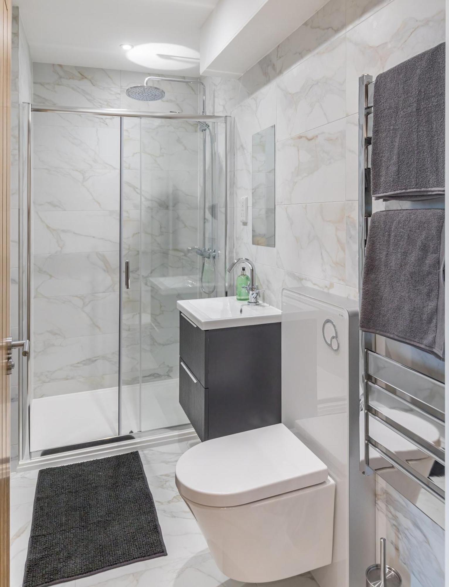 Central 2 Bed 2 Bath Apartment Near Brighton College, Beach, Hospital - Long Stay Offers Eksteriør billede