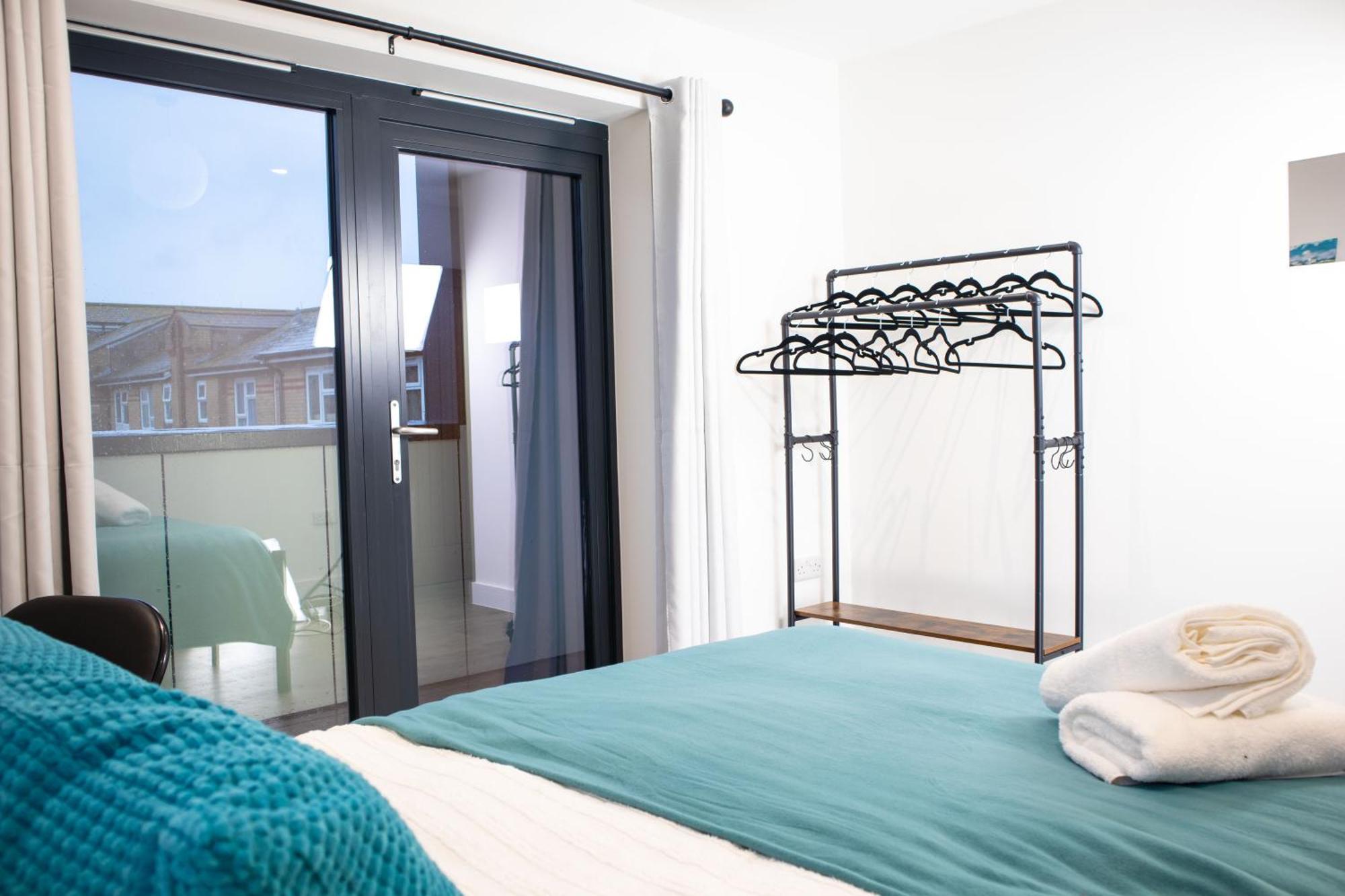 Central 2 Bed 2 Bath Apartment Near Brighton College, Beach, Hospital - Long Stay Offers Eksteriør billede