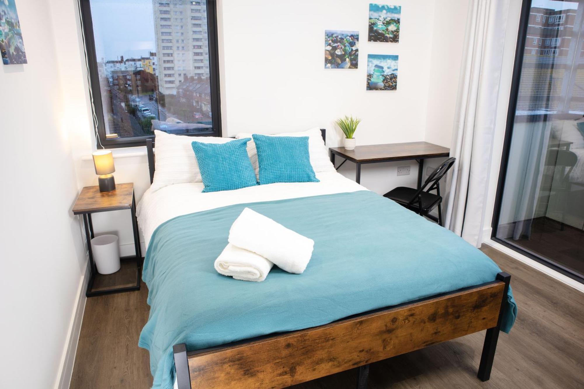 Central 2 Bed 2 Bath Apartment Near Brighton College, Beach, Hospital - Long Stay Offers Eksteriør billede