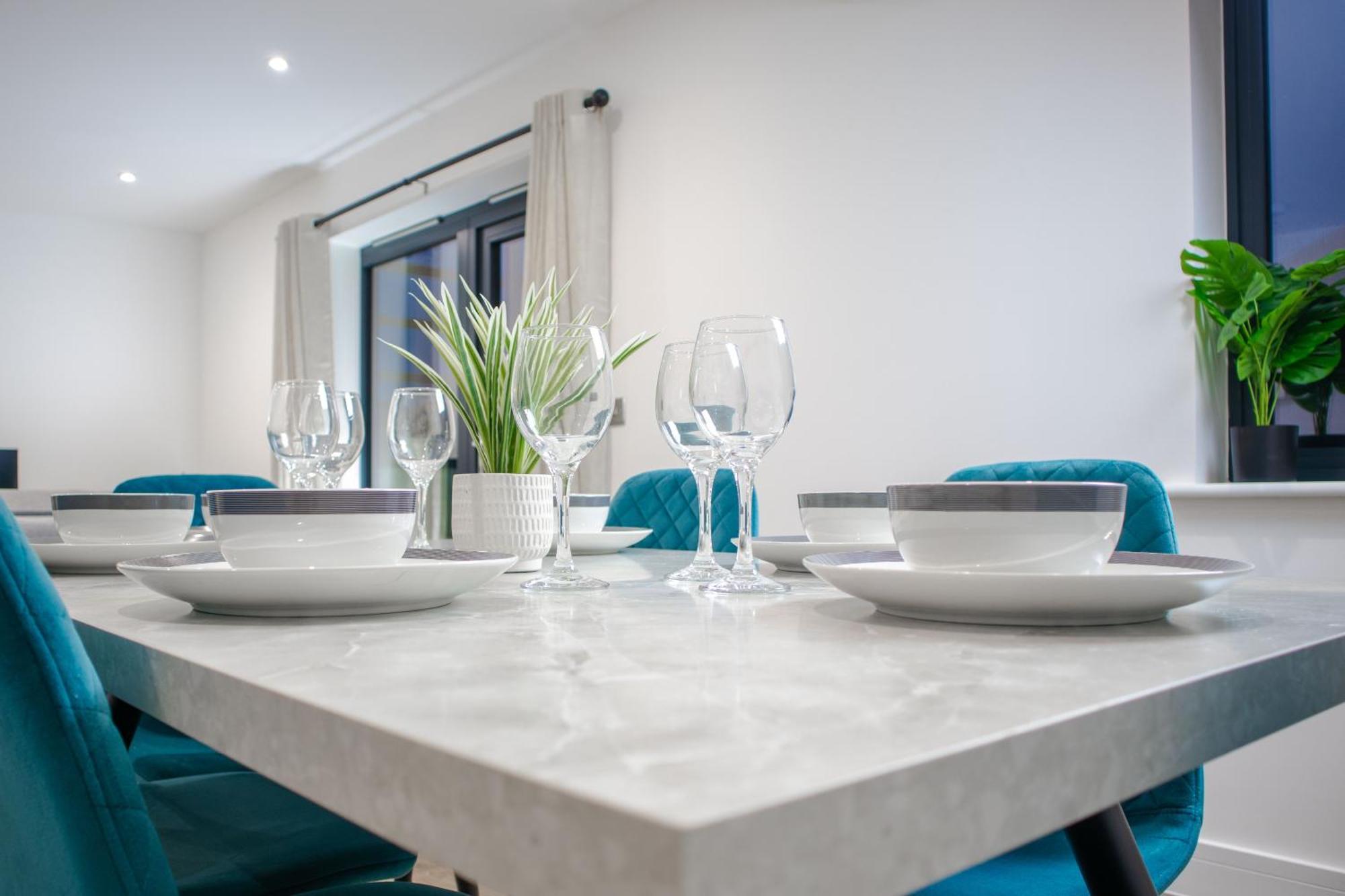 Central 2 Bed 2 Bath Apartment Near Brighton College, Beach, Hospital - Long Stay Offers Eksteriør billede