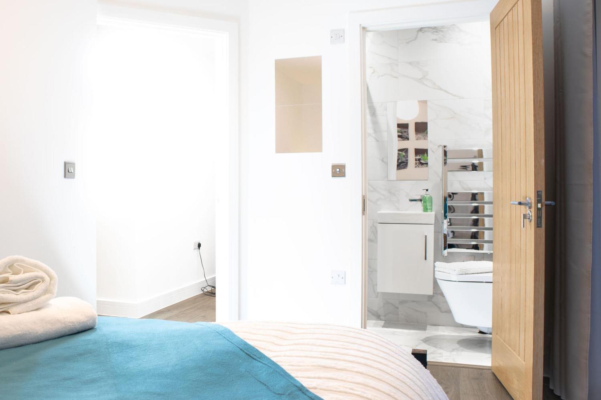 Central 2 Bed 2 Bath Apartment Near Brighton College, Beach, Hospital - Long Stay Offers Eksteriør billede